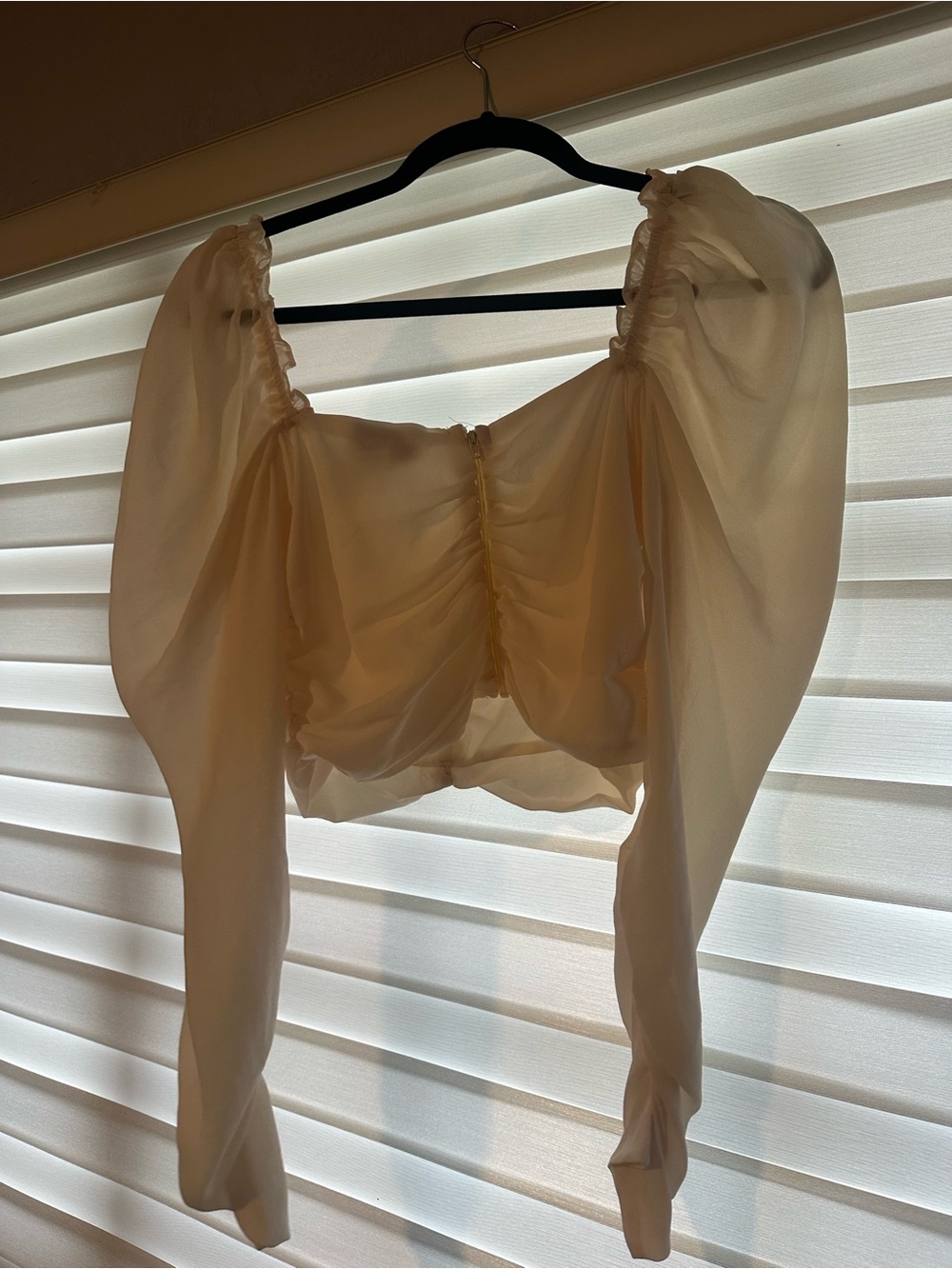 Windsor Cream Ruched Sweetheart Long-Sleeve Crop Top - Picture 4 of 7